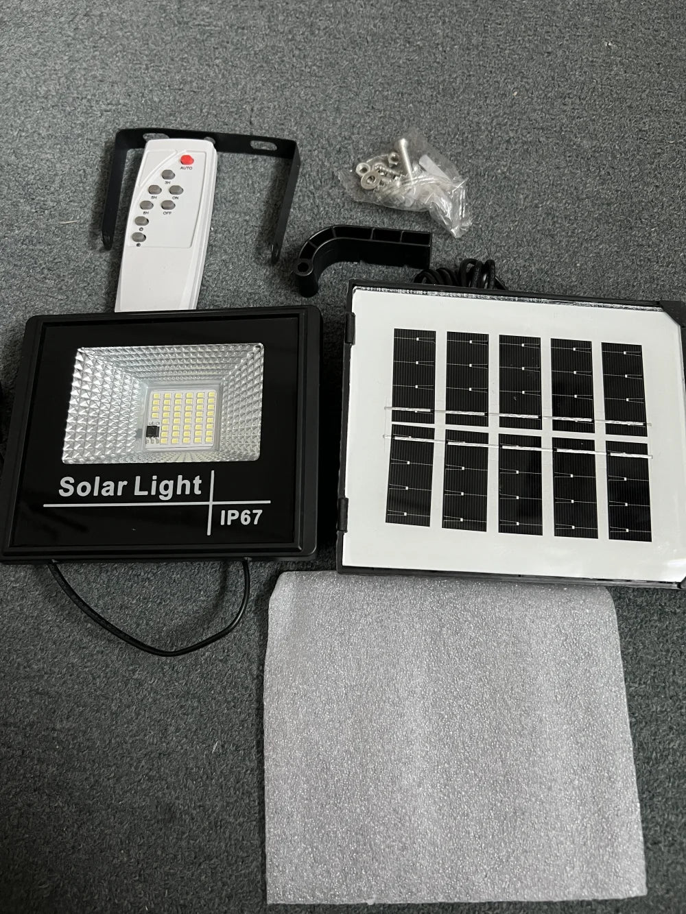 Holofote Solar 30W com Controlo Remoto – IP67, 1000mAh, Ajustável, Exterior