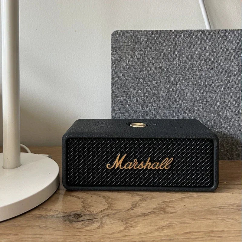 Coluna Bluetooth Portátil Marshall – BT 5.0, IPX4, Graves Profundos, Exterior