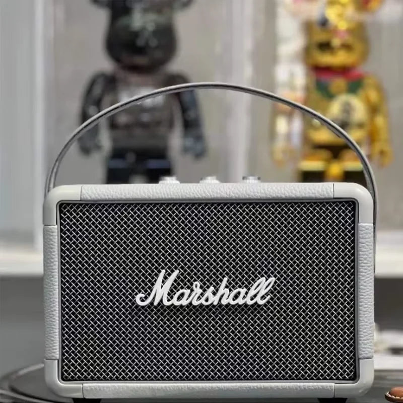 Coluna Bluetooth Portátil Marshall – BT 5.0, IPX4, Graves Profundos, Exterior